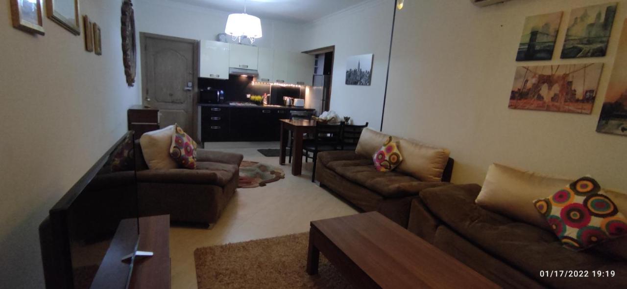 Pool View At British - Unit 13 Apartman *