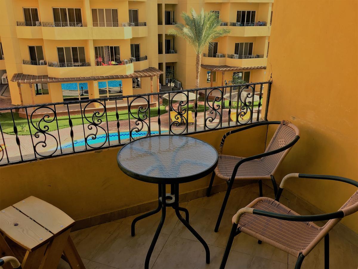 Pool View At British - Unit 13 Апартаменти *