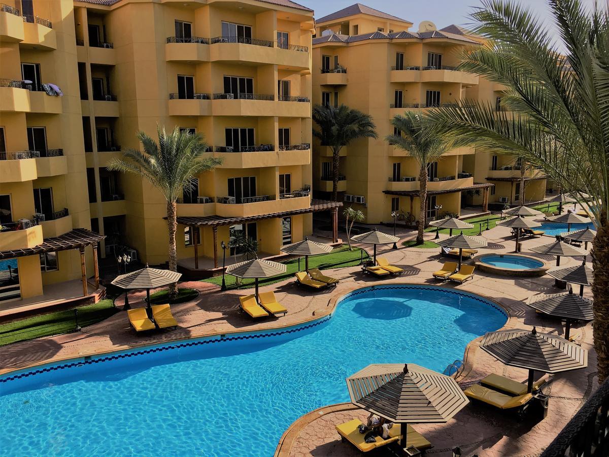 Апартаменти Pool View At British - Unit 13